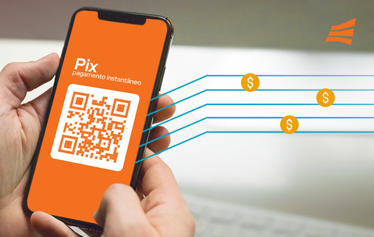 Na imagem: uma mão segurando um smartphone com imagem de um QR Code, representando o custo Pix